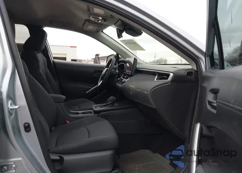 2026 Toyota Corolla Cross Le z USA, uszkodzony, nr VIN 7MUCAAAG2TV157998